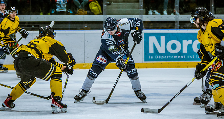 Action entre un joueur de Dunkerque et un joueur de Chambéry
