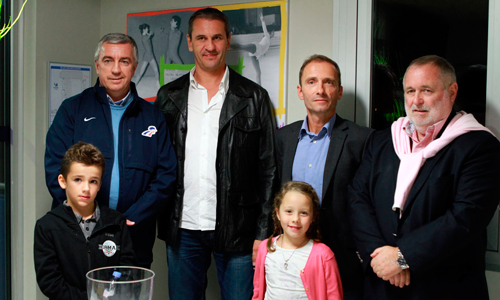M. TARDIF, Jean christophe FILIPPIN, ancien international français, Grégoire DELAGE, Président de l'Anglet Hormadi Elite, et Gérard CAZAUX, adjoint au sport de la ville d'Anglet et les 2 mains innocentes Stella et Robin / Paparazzi Live