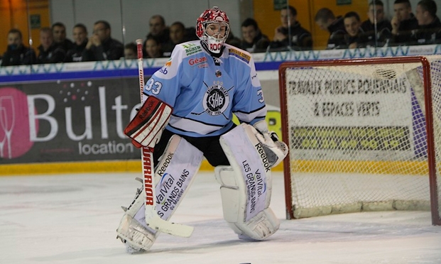 Ronan Quemener et Briançon n'ont pas réussi à arrêter les Rouennais. www.rouenhockeyelite76.com