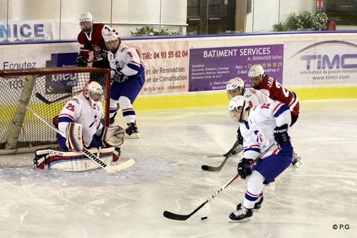 Action de jeu en hockey sur glace