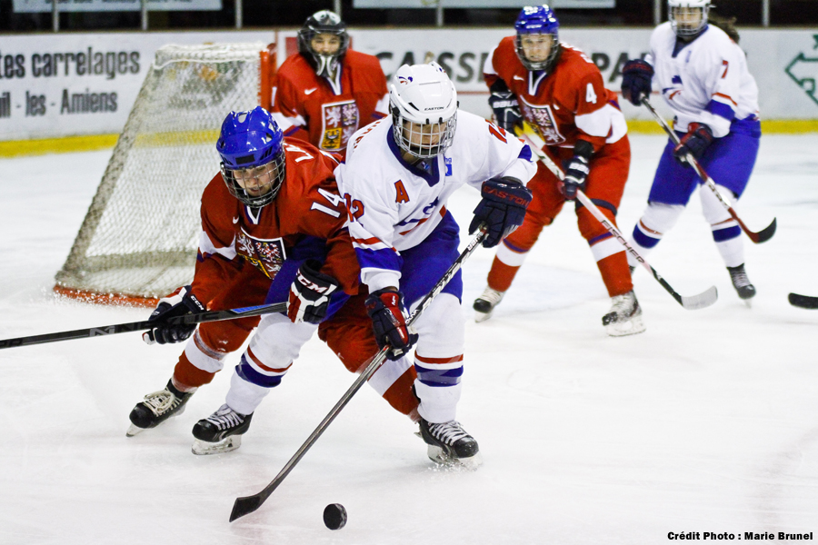 Album-4-Nations-Fem-8