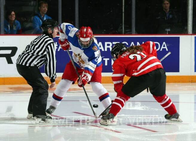 Sueva Torribio Rousselin effectue un face-off