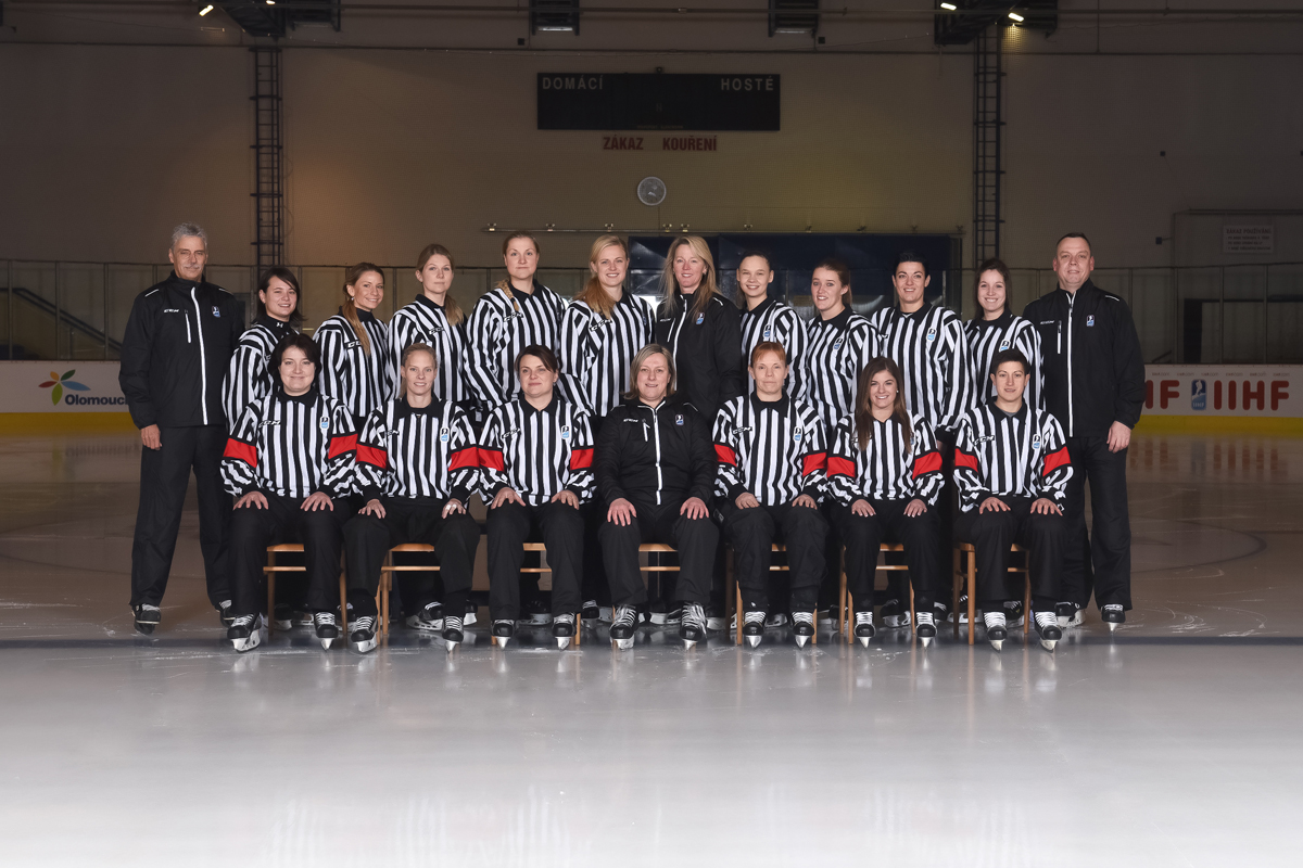 La photo officielle des arbitres au Mondial U18 Féminin Elite