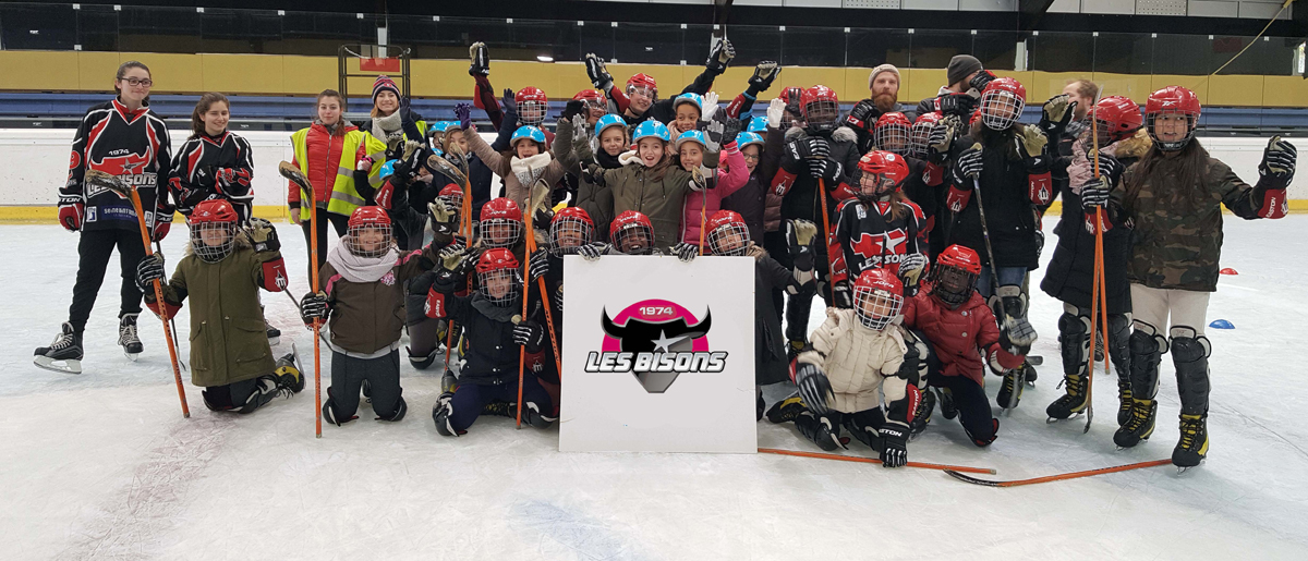 Les participantes à la JPO hockey féminin à Neuilly